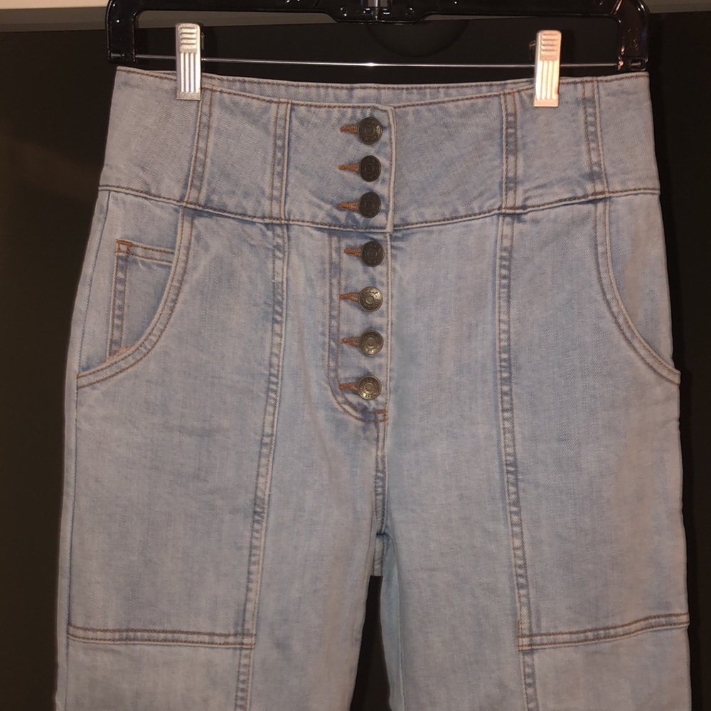 Ulla Johnson High-Rise Wide Leg Light Wash Ellis Jeans, Size 6. - Picture 3 of 15